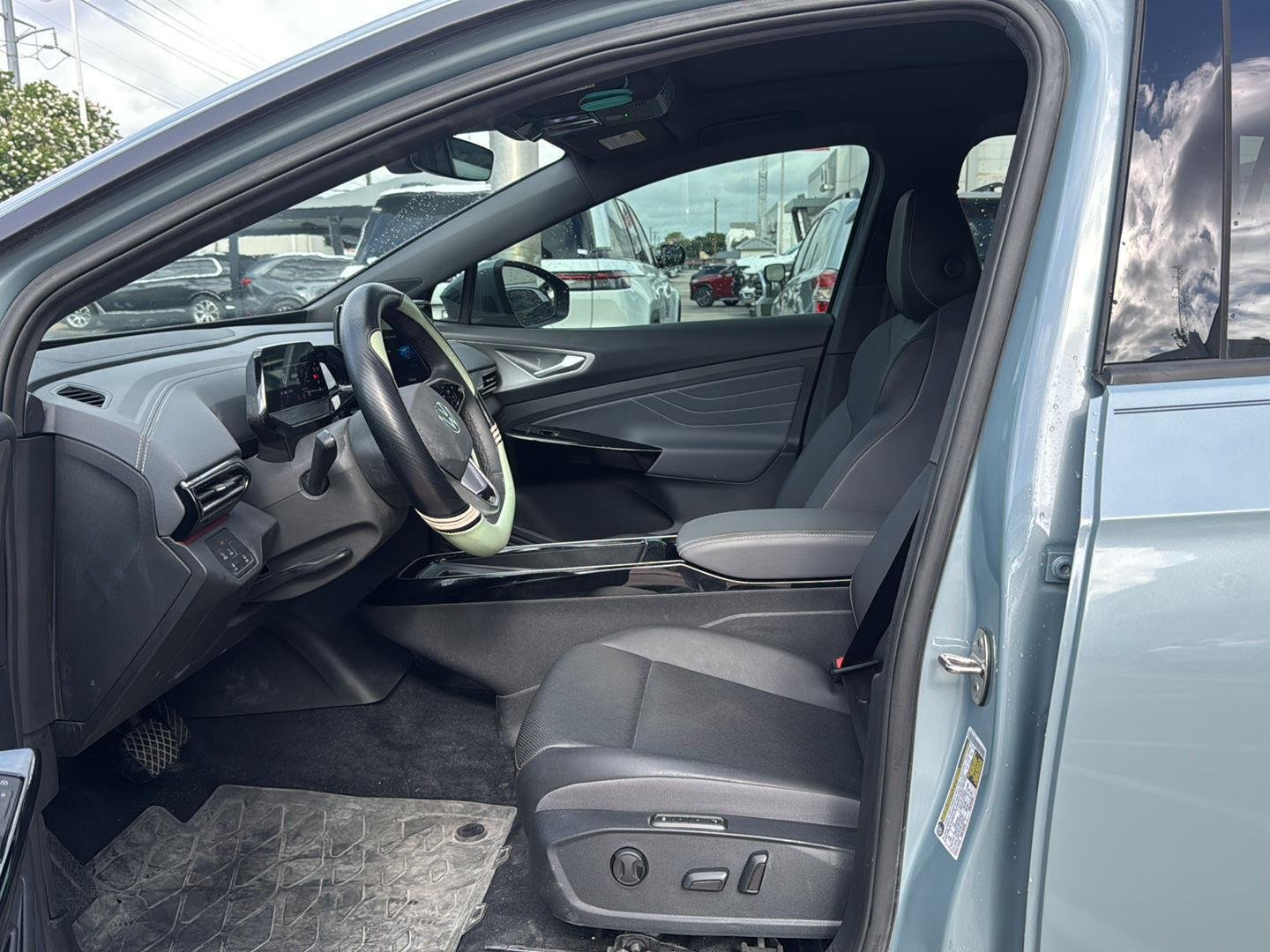 Used 2024 Arctic Blue Metallic Volkswagen S image 9