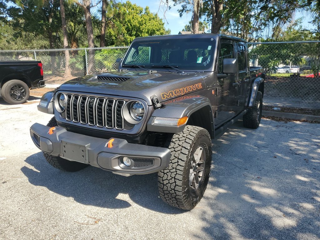 Used 2025 Gray Jeep Mojave image 3