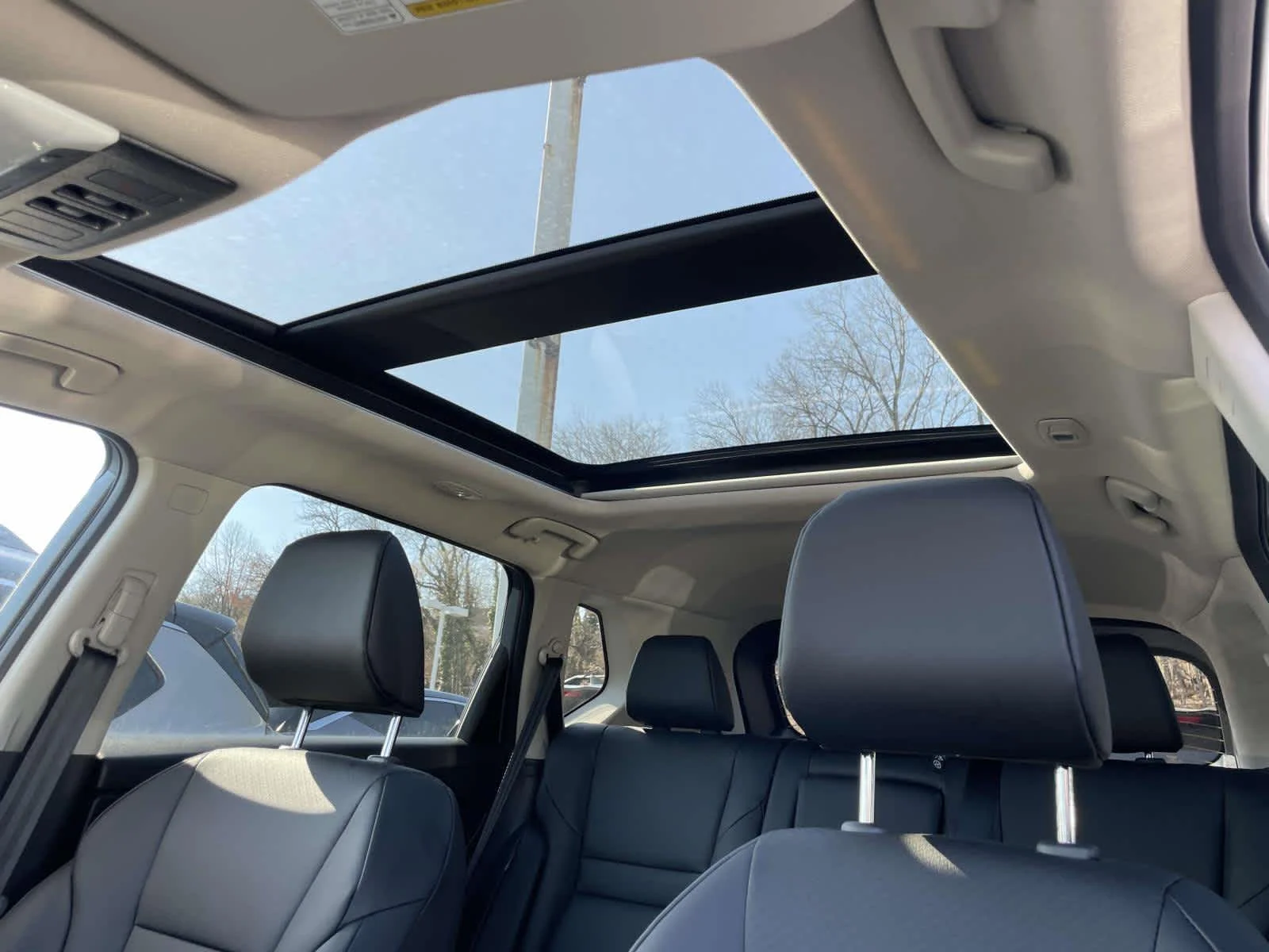 New 2026 Aspen White Tricoat/Super Black Nissan SR image 32