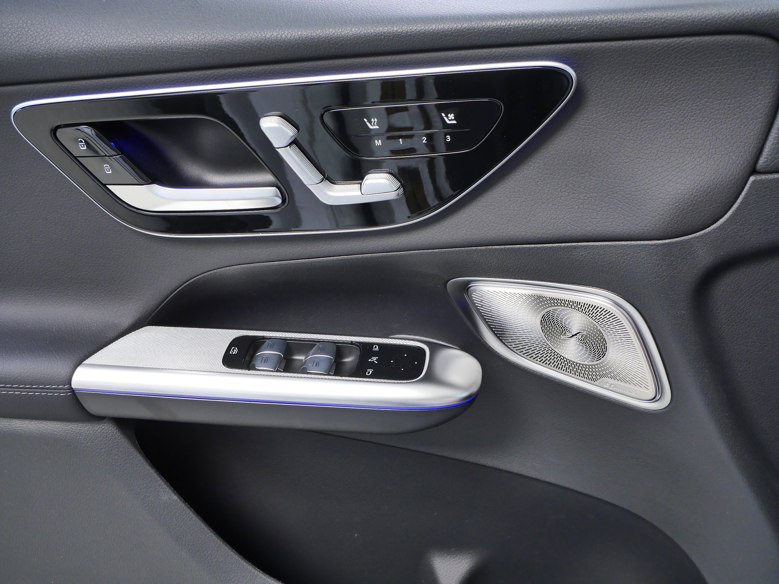 New 2026 Polar White Mercedes-Benz GLC 300 image 12