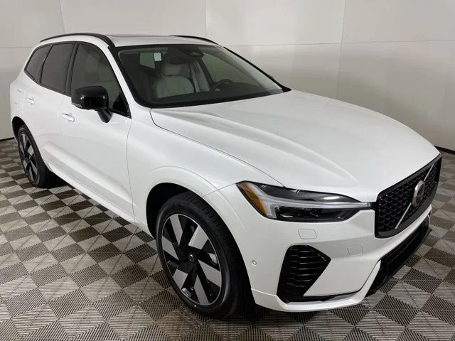 Certified Used 2025 Crystal White Volvo Plus image 2