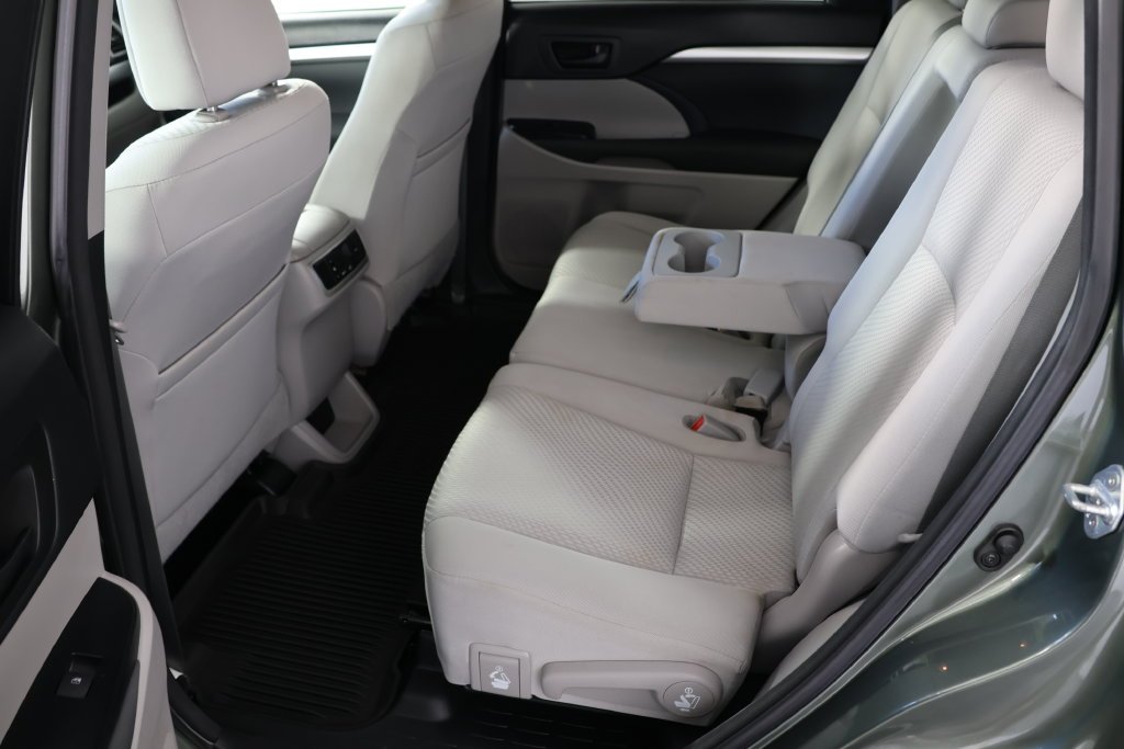 2017 Toyota Highlander LE - Photo 17