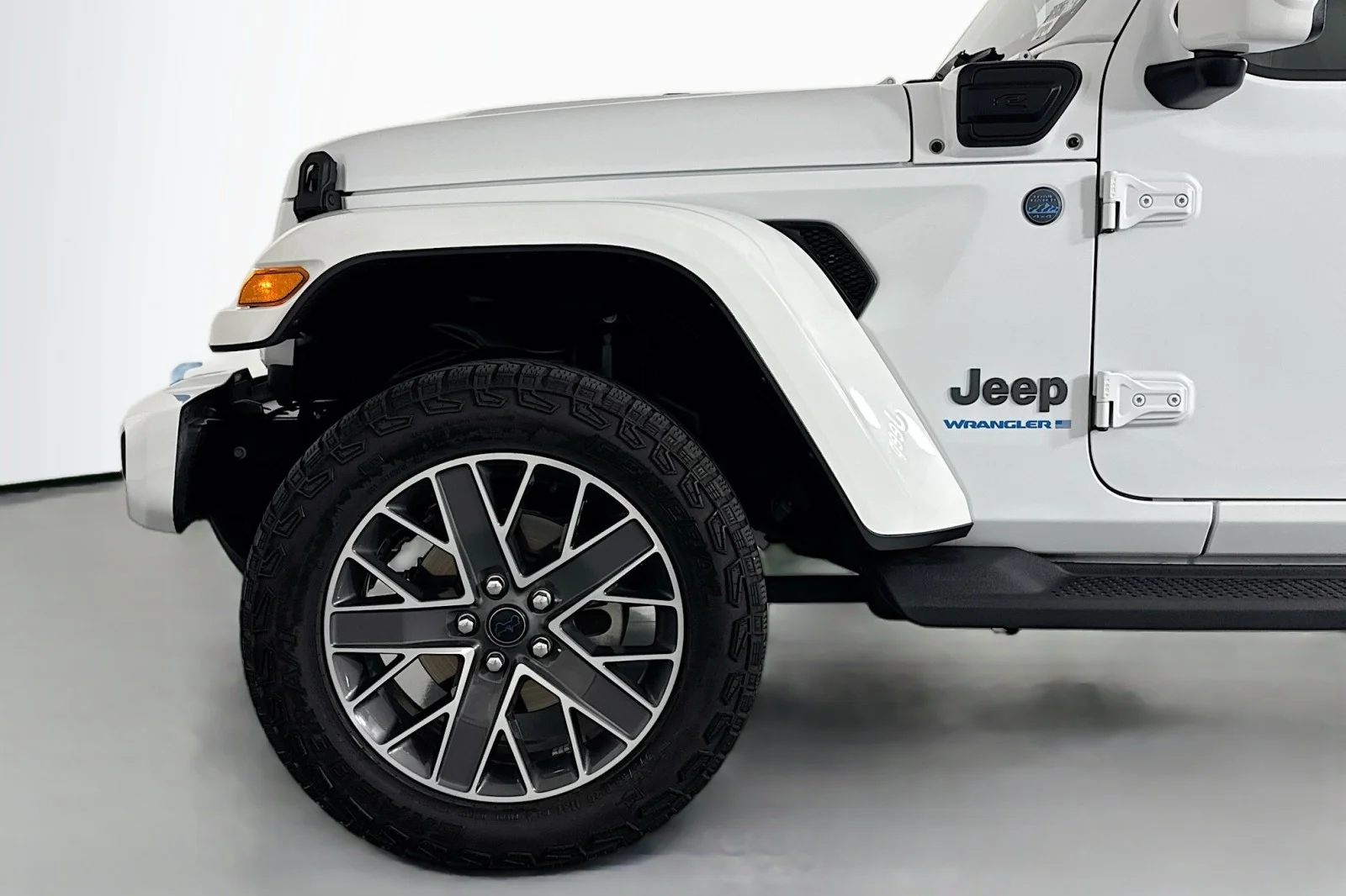 Used 2024 BRIGHT WHITE Jeep High Altitude image 10