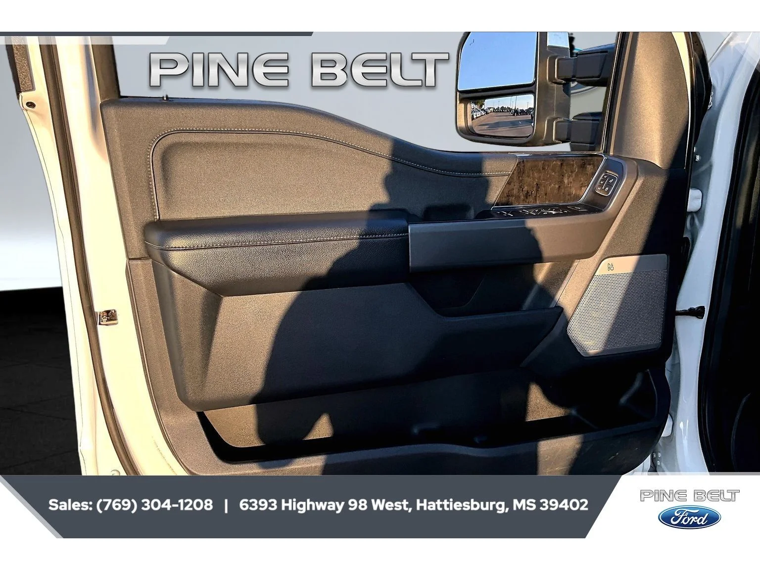 Used 2024 Star White Metallic Tri-Coat Ford LARIAT image 18