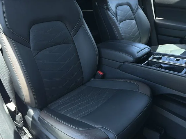 Used 2024 White Nissan Platinum image 37