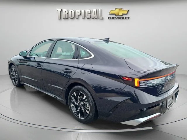 Used 2024 Blue Hyundai SEL image 3