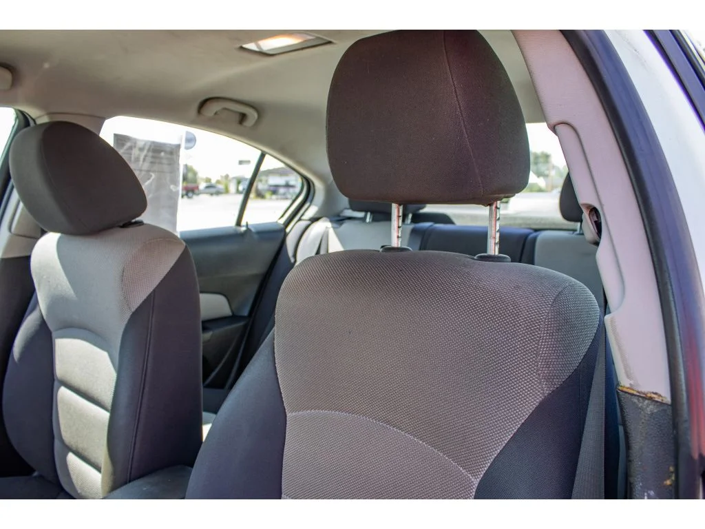 Used 2015 Summit White Chevrolet LS image 29