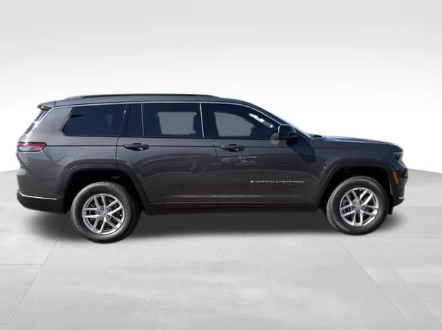 New 2026 Baltic Gray Metallic Clear-Coat Exterior Paint Jeep Laredo image 8