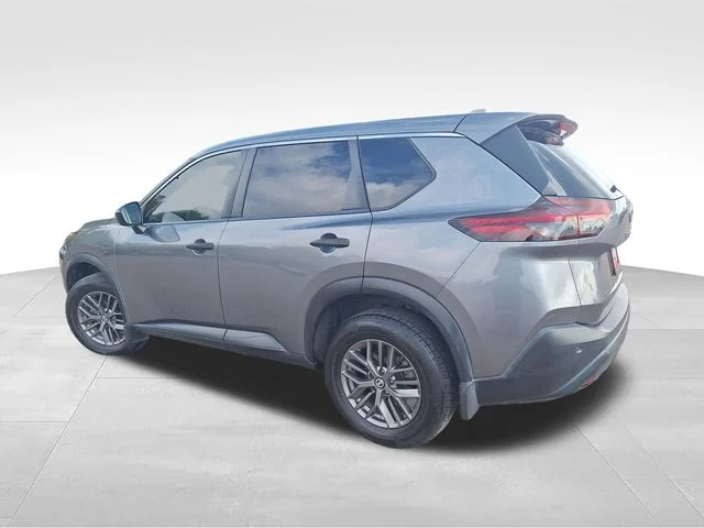 Used 2021 Gray Nissan S image 5