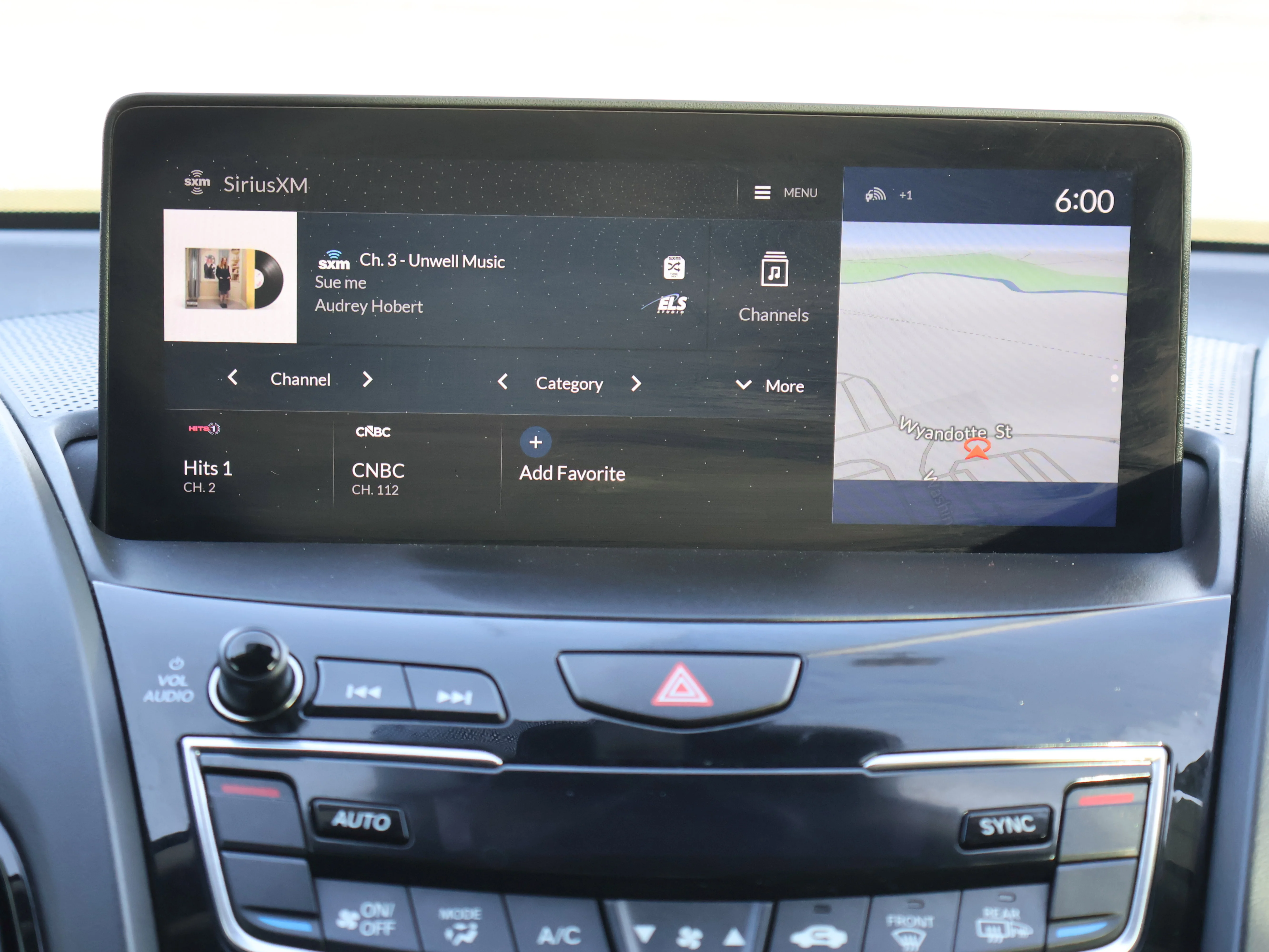 Used 2024 Liquid Carbon Metallic Acura w/Technology Package image 22