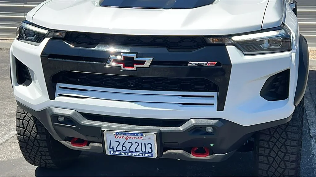 Used 2025 White Chevrolet ZR2 image 3