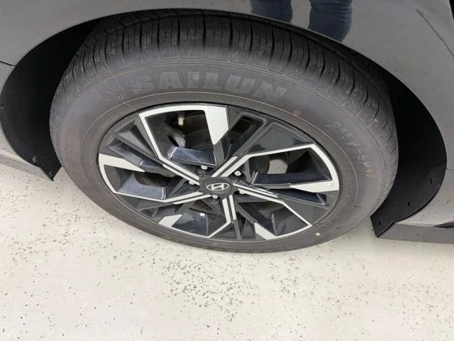 Certified Used 2025 Black Hyundai SEL image 4