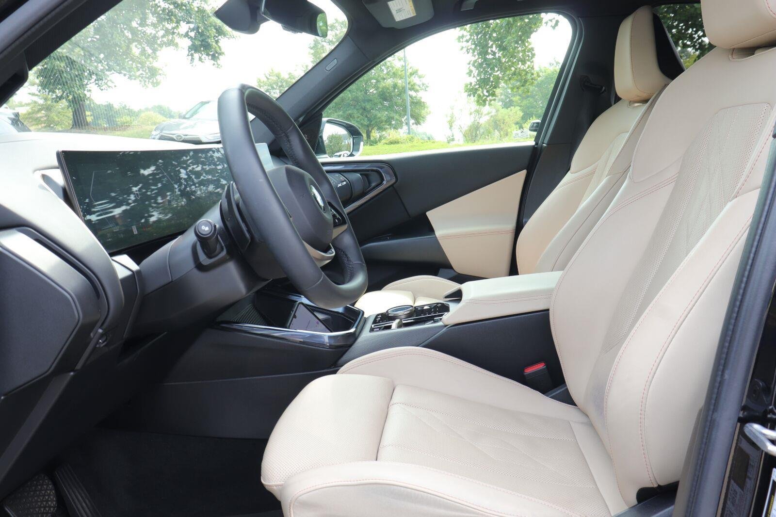 Used 2025 Black Sapphire Metallic BMW 30 xDrive image 11