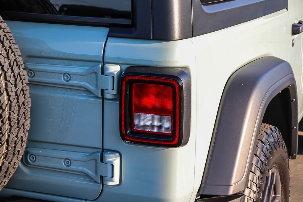 New 2026 Earl Clearcoat Jeep Sport S image 10