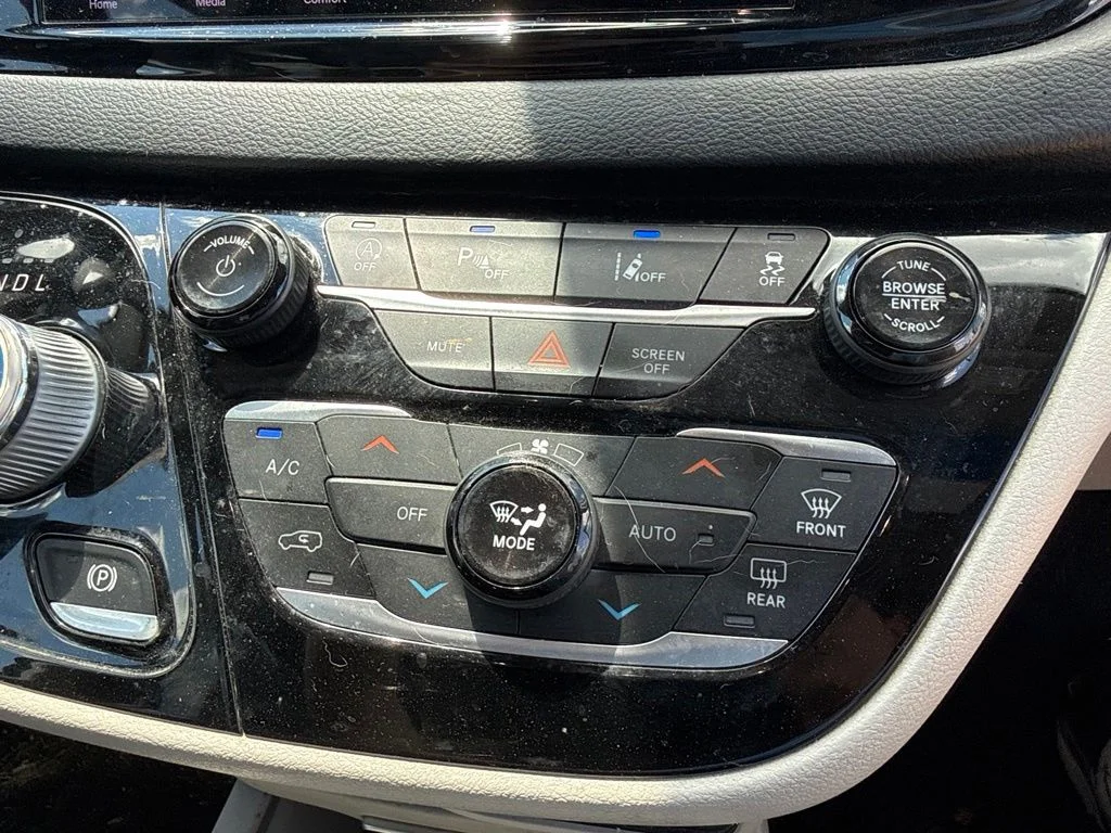 Used 2022 Black Chrysler Touring L image 30