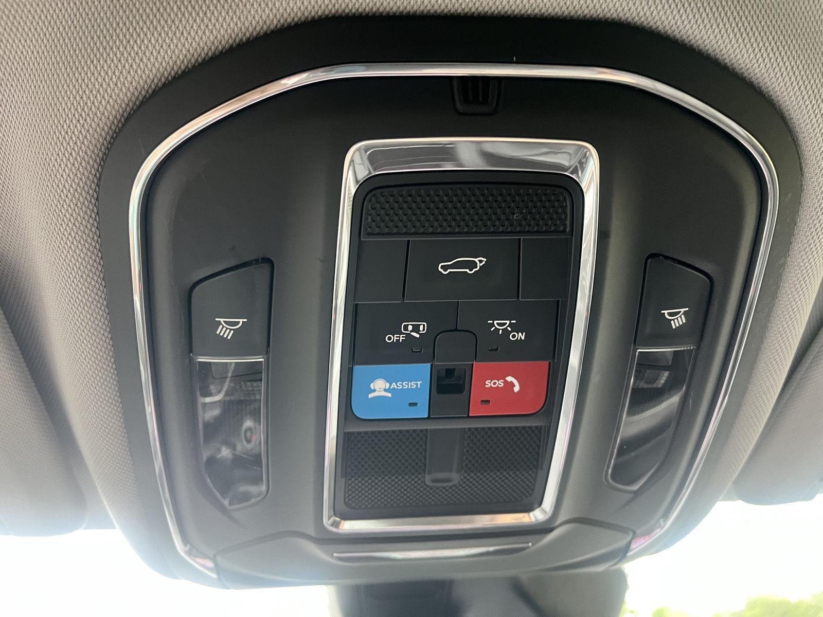 Used 2023 Rocky Mountain Pearlcoat Jeep Limited image 26