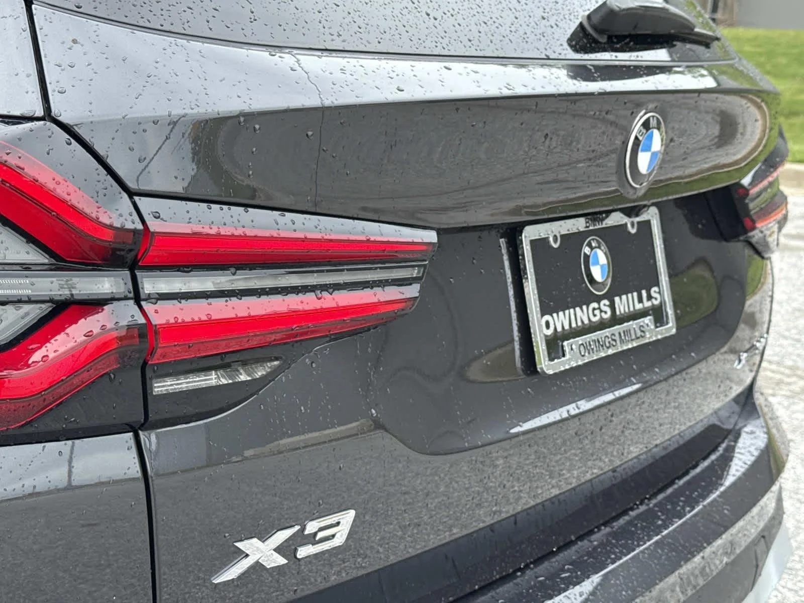 Used 2024 Dark Graphite Metallic BMW xDrive30i image 22
