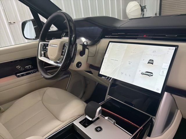 New 2026 Eiger Grey Land Rover SE image 25