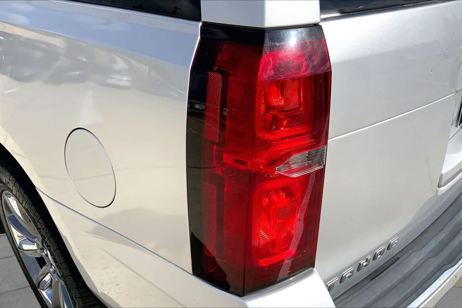 Used 2018 Silver Ice Metallic Chevrolet Premier image 28