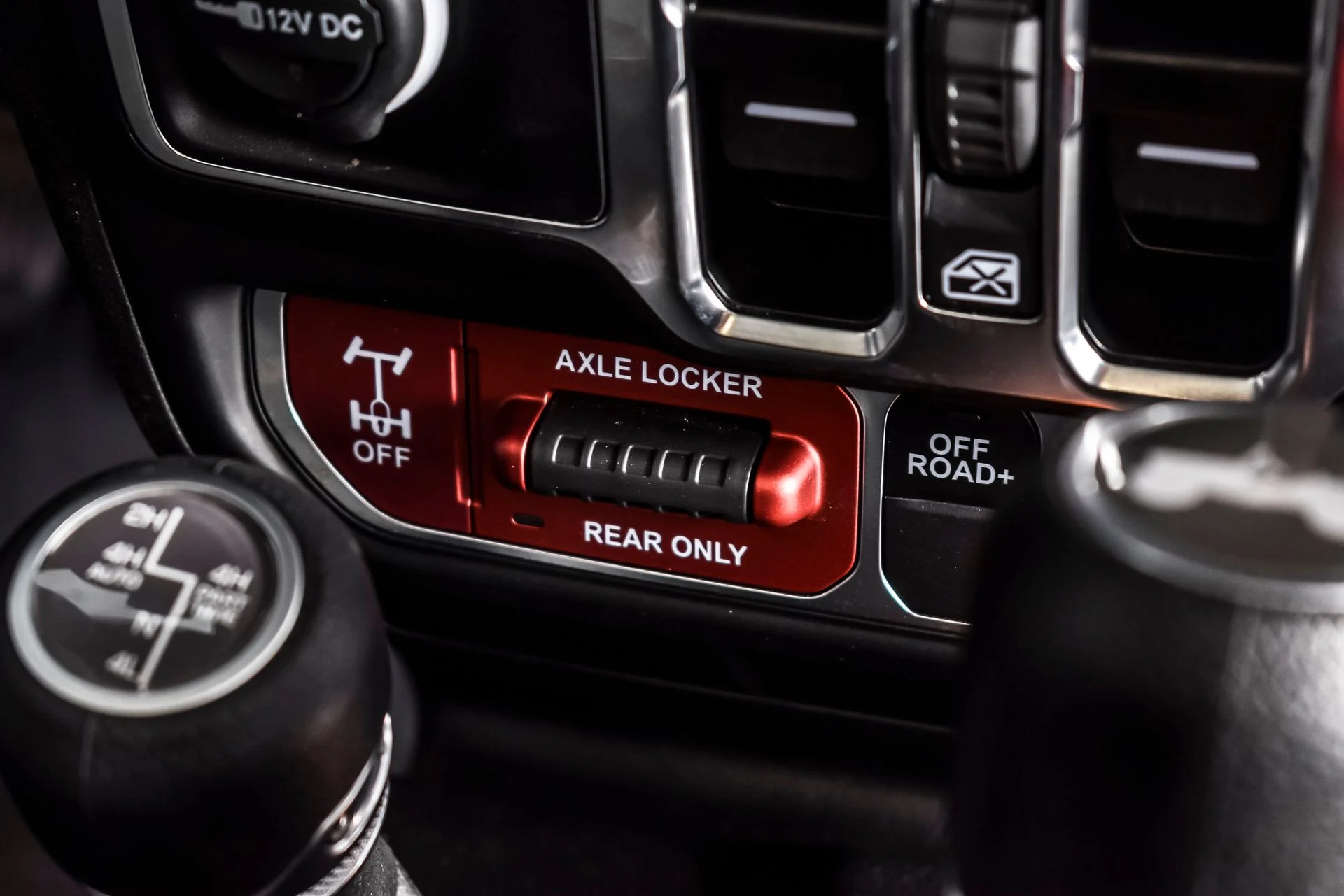 Used 2025 Crystal Metallic Jeep Willys 4xe image 27