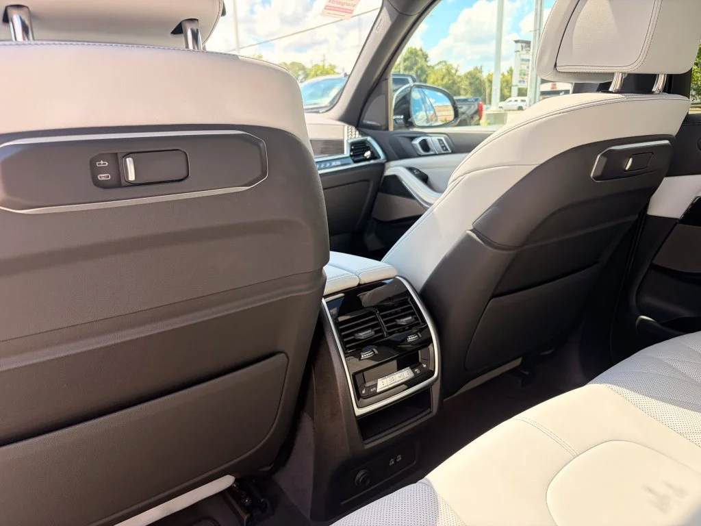 Used 2026 Gray BMW sDrive40i image 19