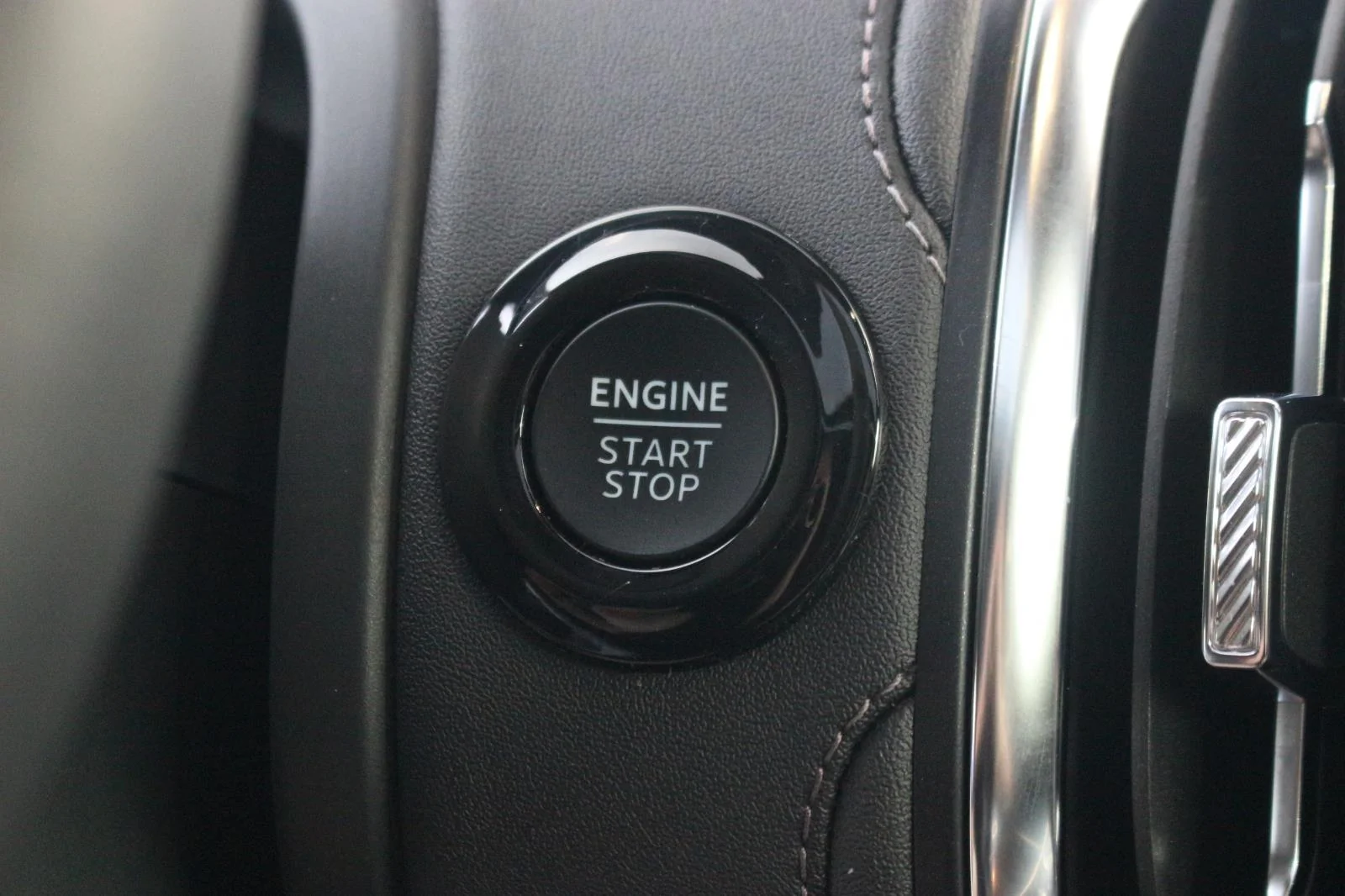 Used 2025 Black Ford Platinum image 33