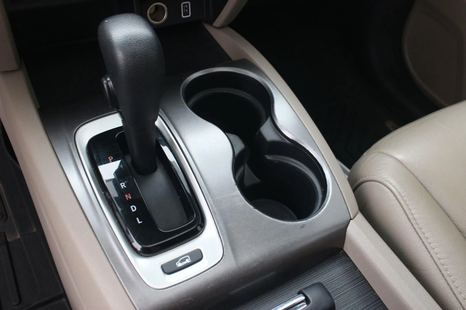 Used 2020 White Honda EX-L image 23
