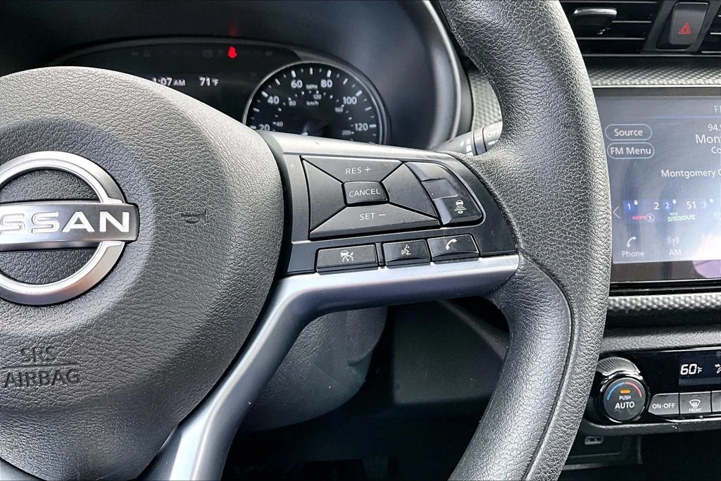 Used 2022 Gray Nissan SV image 12
