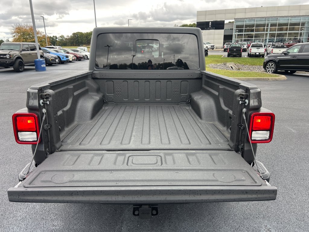 Used 2022 Gray Jeep Overland image 9