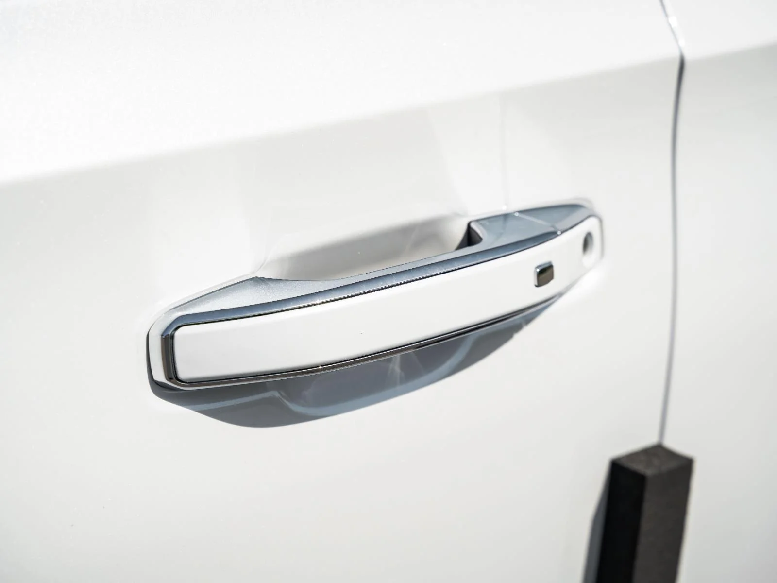New 2026 Polar White Tricoat Chevrolet High Country image 29