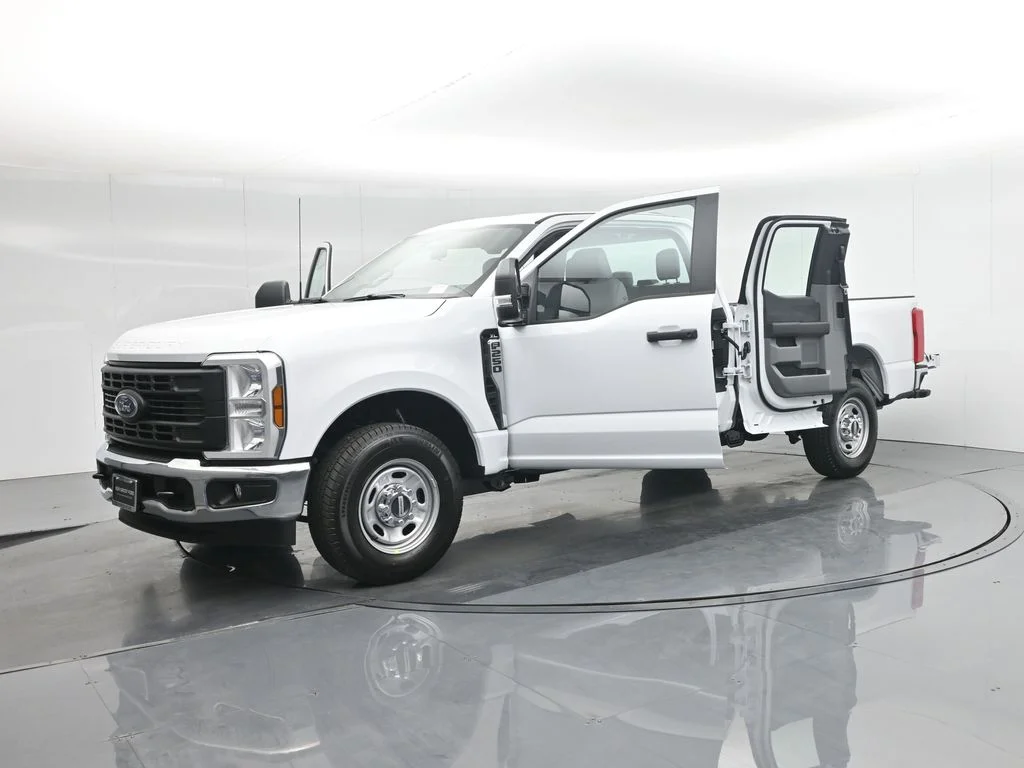 New 2026 Oxford White Ford XL image 32