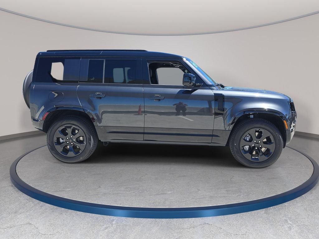 New 2026 Carpathian Grey Land Rover X-Dynamic SE image 4