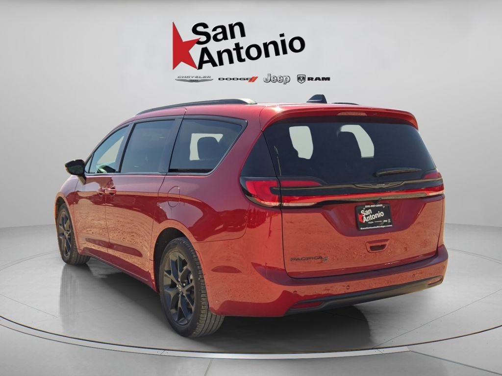 New 2026 Red Hot Pearl-Coat Exterior Paint Chrysler Select image 16