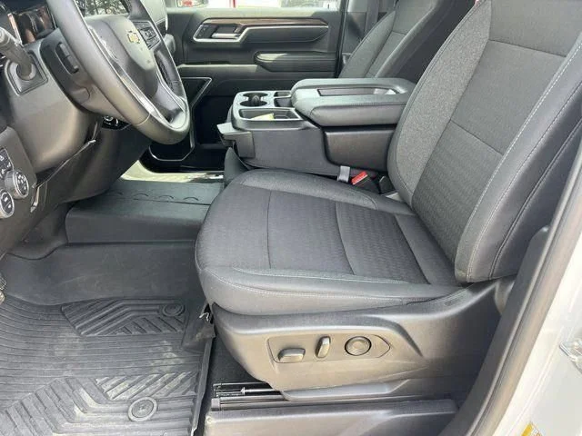 Used 2025 Summit White Chevrolet LT image 9