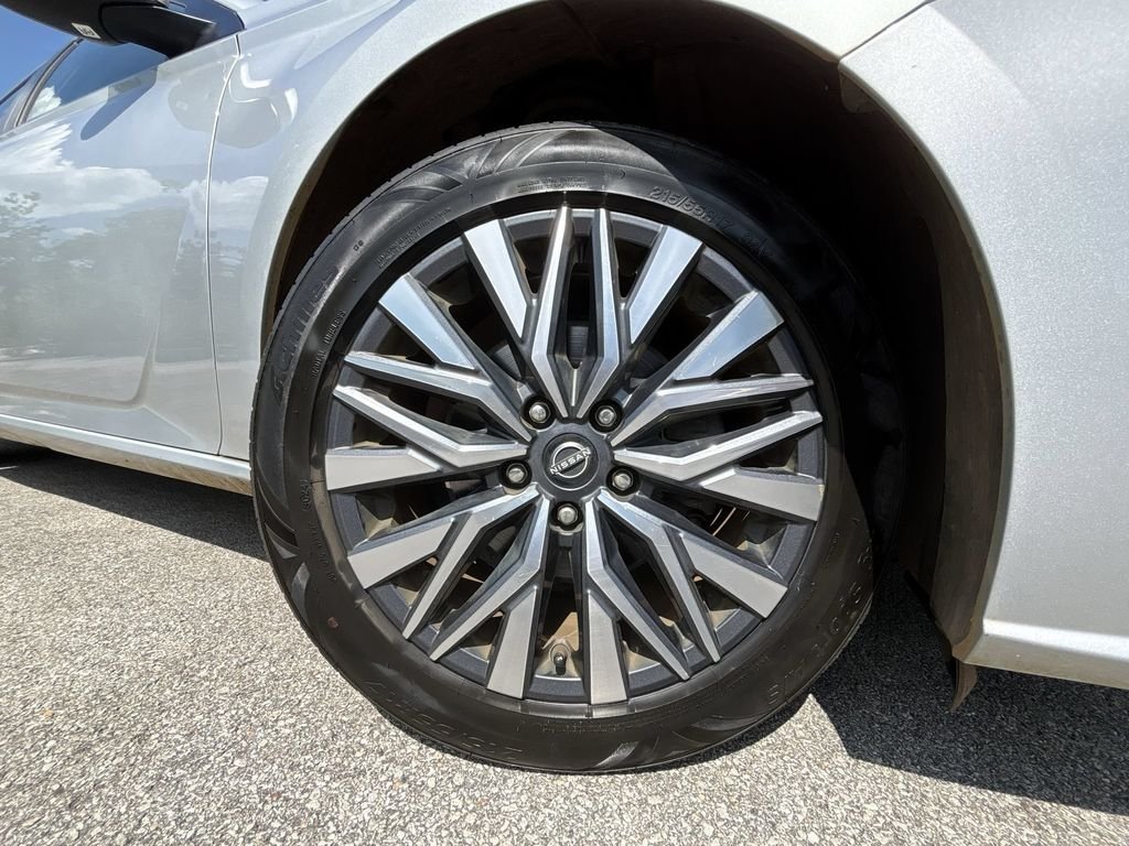 Used 2023 Silver Nissan 2.5 SV image 19