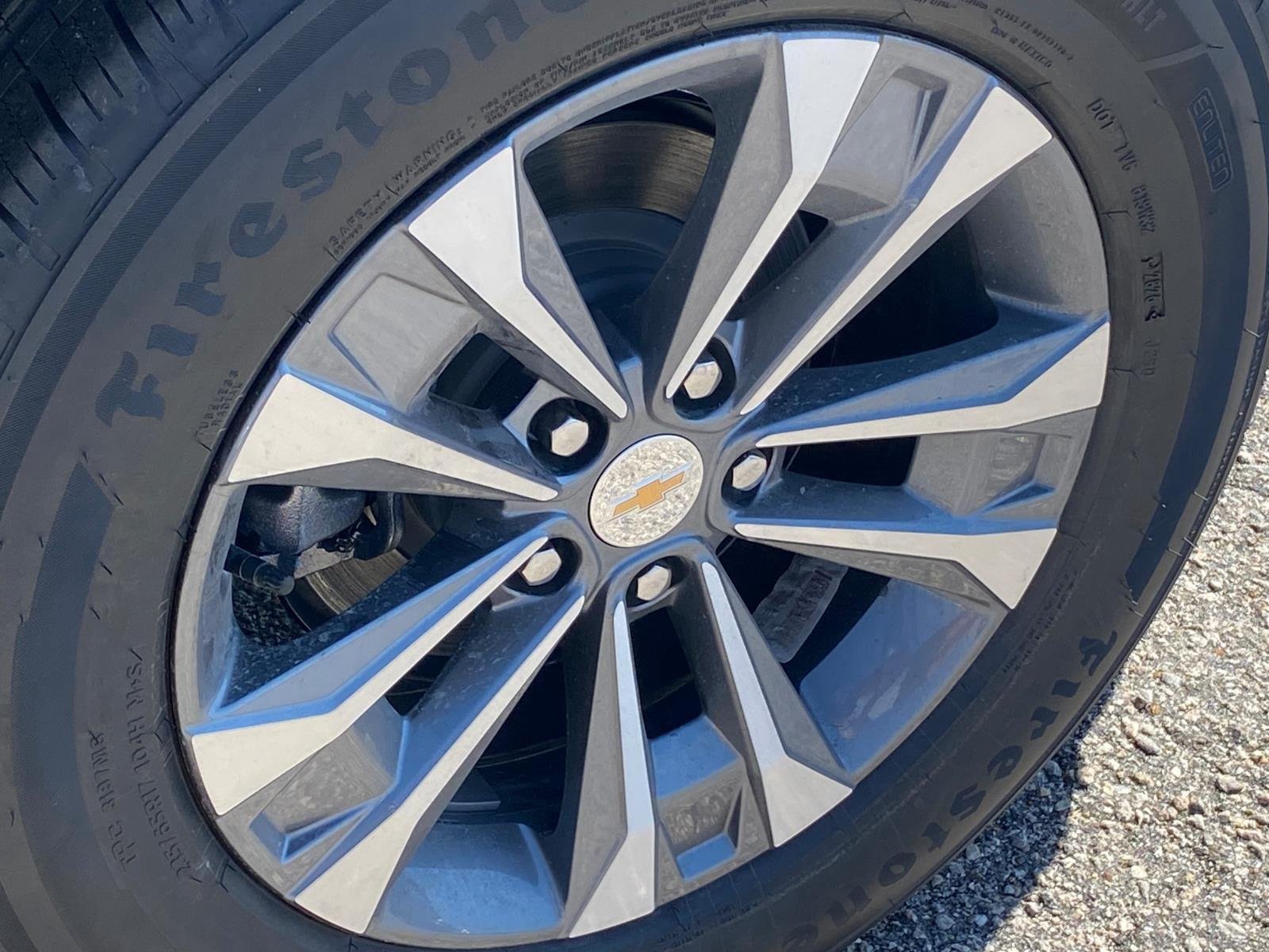 New 2027 Sterling Gray Metallic Chevrolet LT image 22