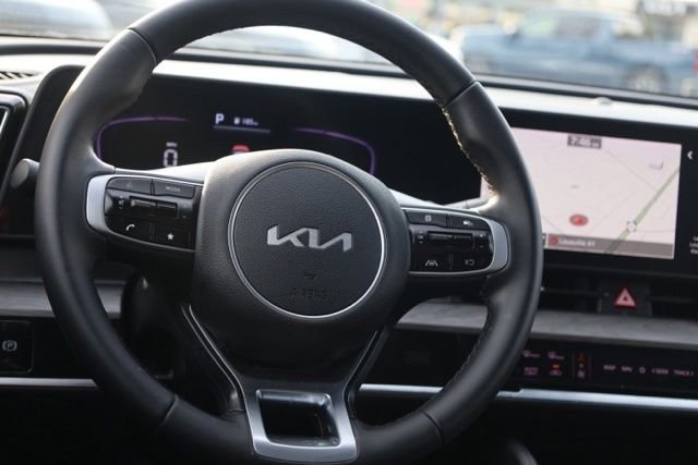 Used 2024 Green Kia X-Line image 35