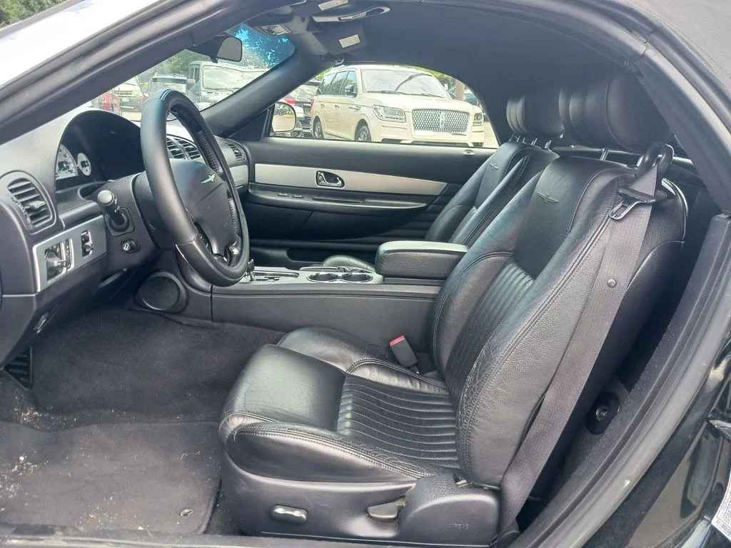 Used 2005  Ford Base image 9