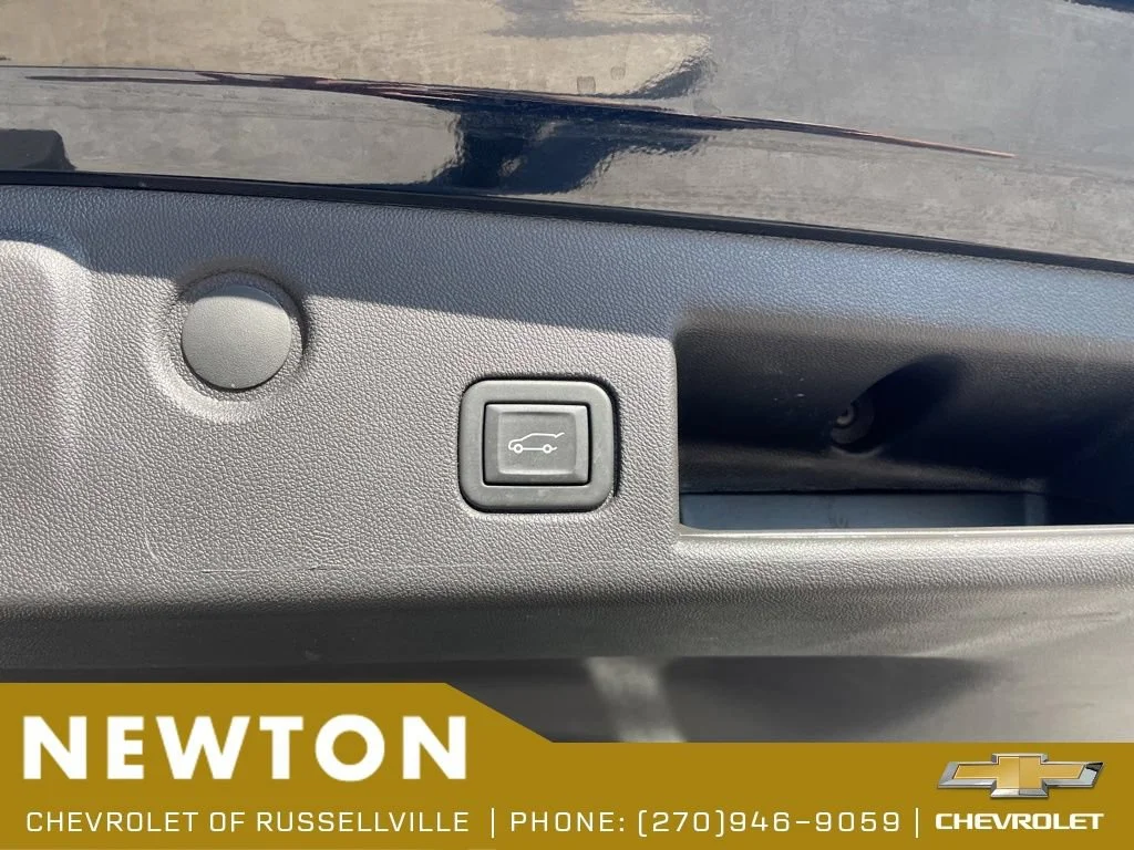 Used 2024 Mosaic Black Metallic Chevrolet LT image 39