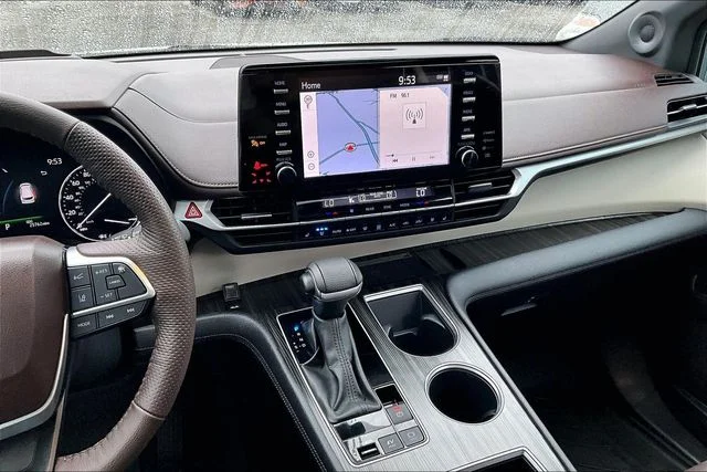 Used 2023 Silver Toyota Platinum image 9