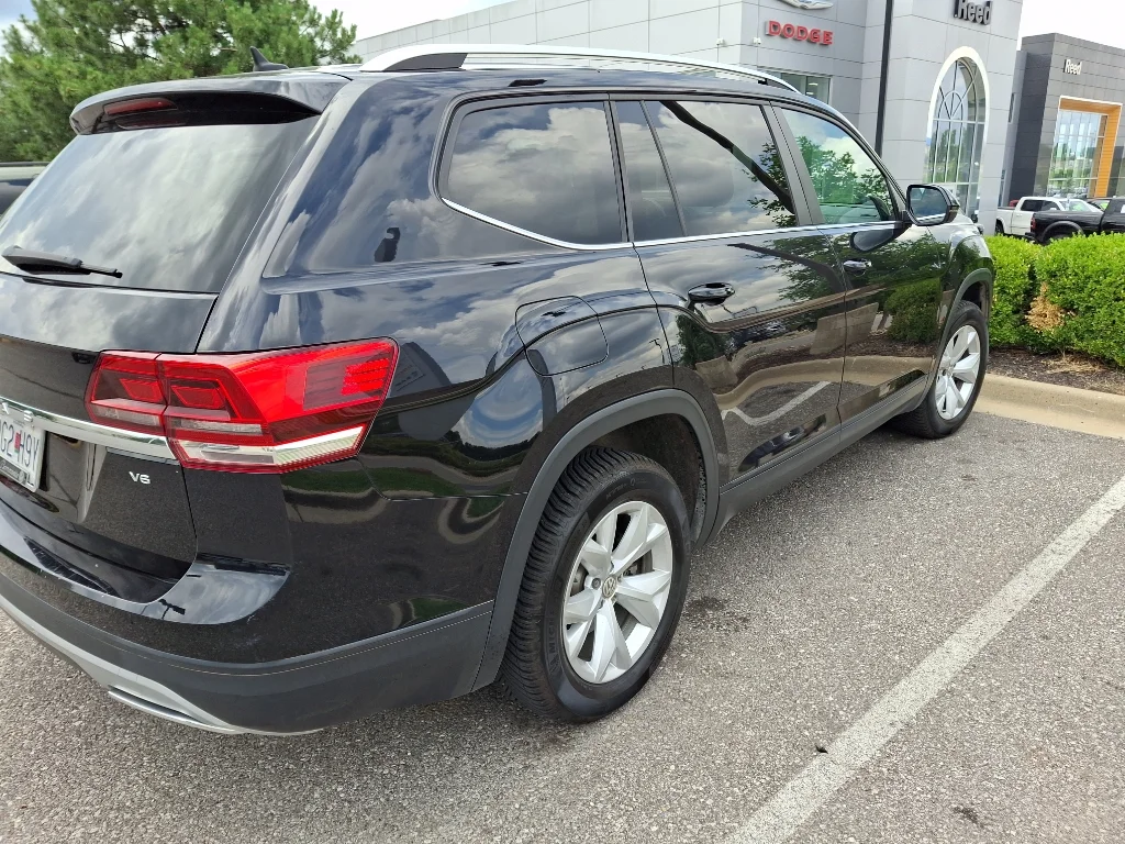 Used 2019 Deep Black Pearl Volkswagen 3.6L V6 SE w/Technology image 7