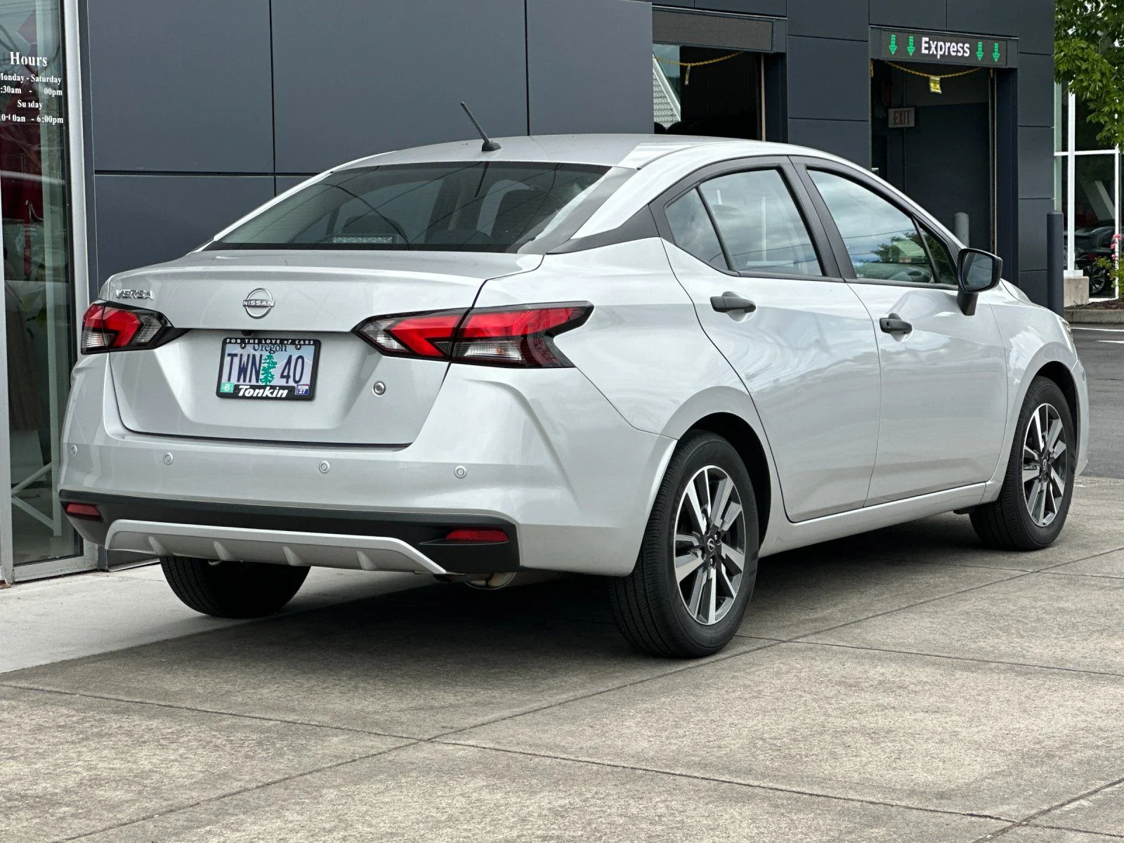 Used 2025 Brilliant Silver Metallic Nissan 1.6 S image 3