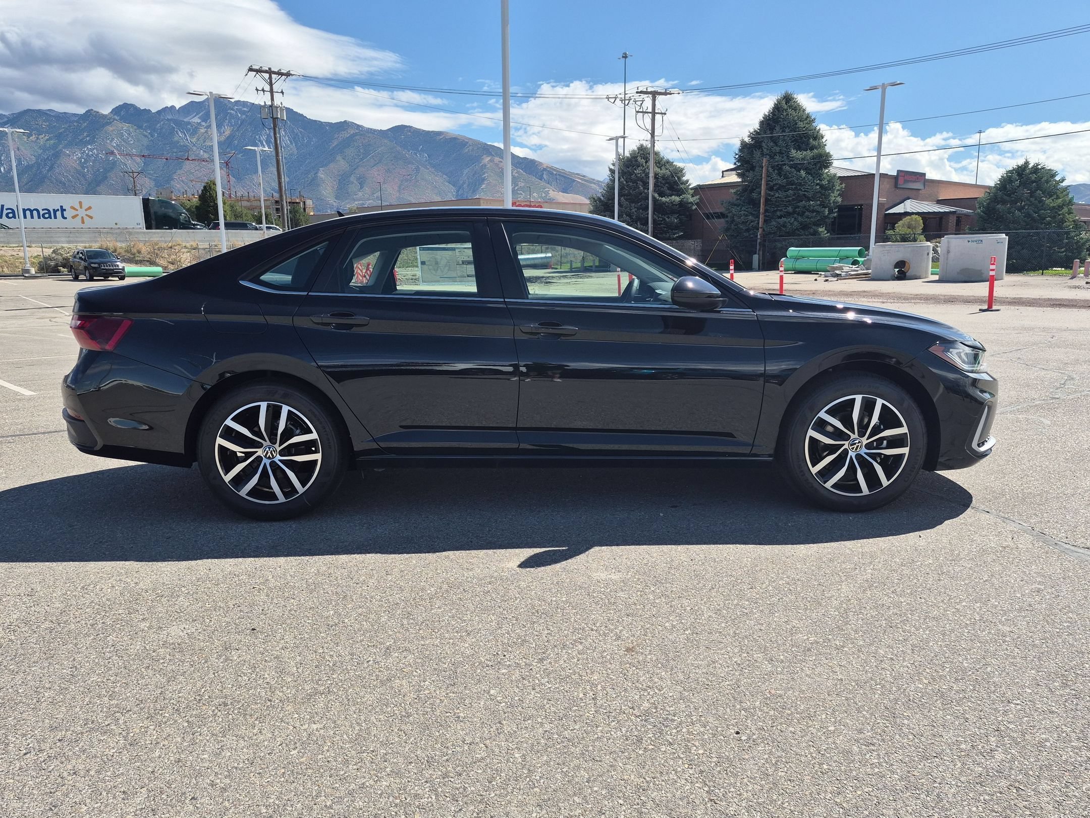 New 2027 Deep Black Pearl Volkswagen SE image 2