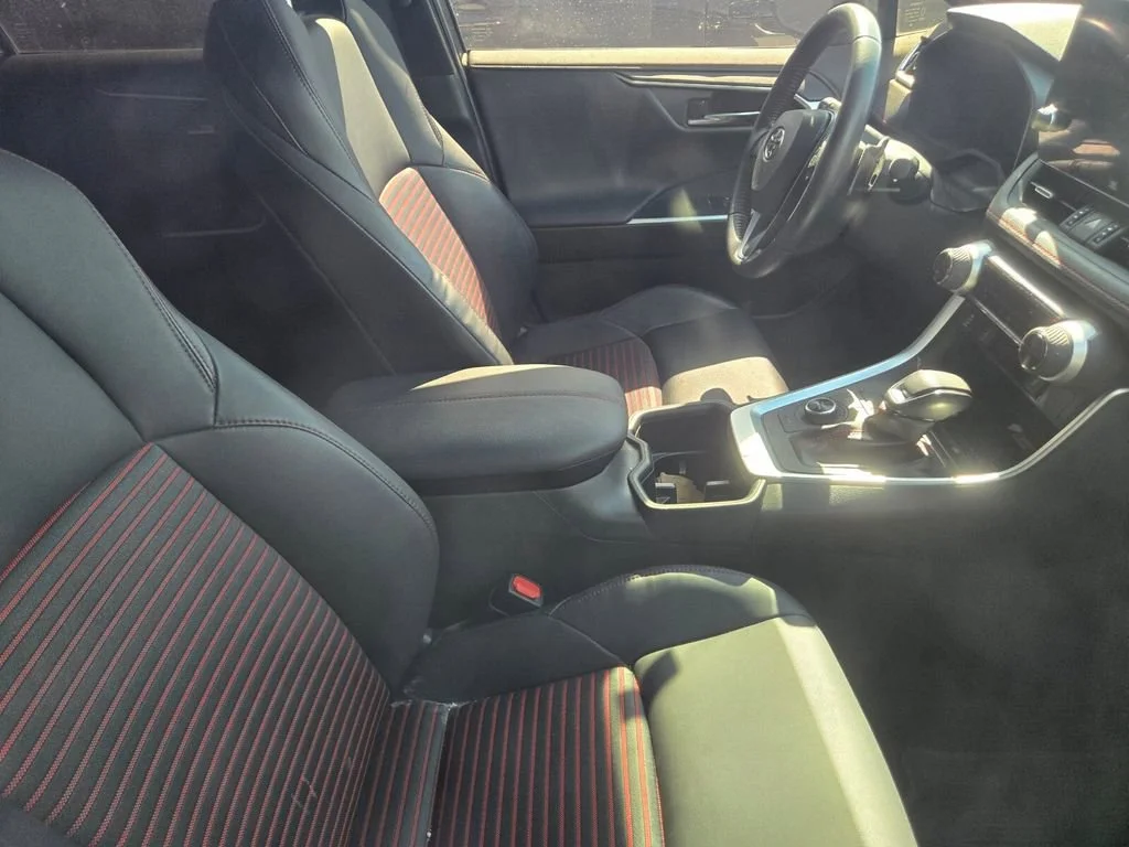 Used 2023 Wind Chill Pearl/ Toyota XSE image 4