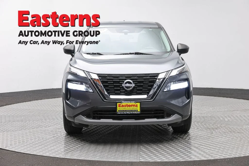 Used 2023 Gray Nissan S image 2