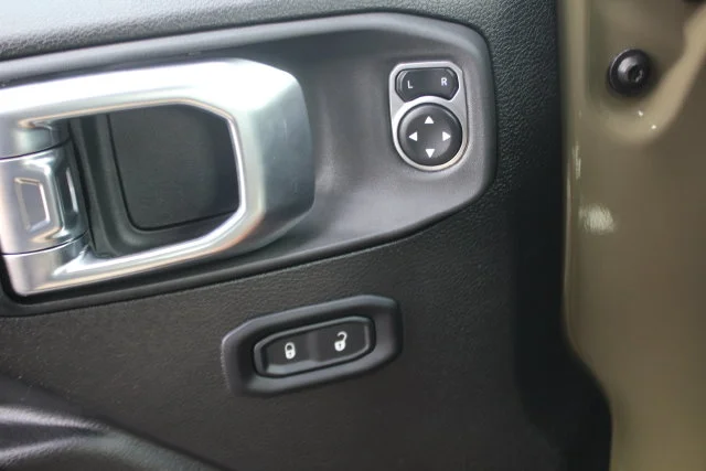 Used 2026 Green Jeep Mojave image 16