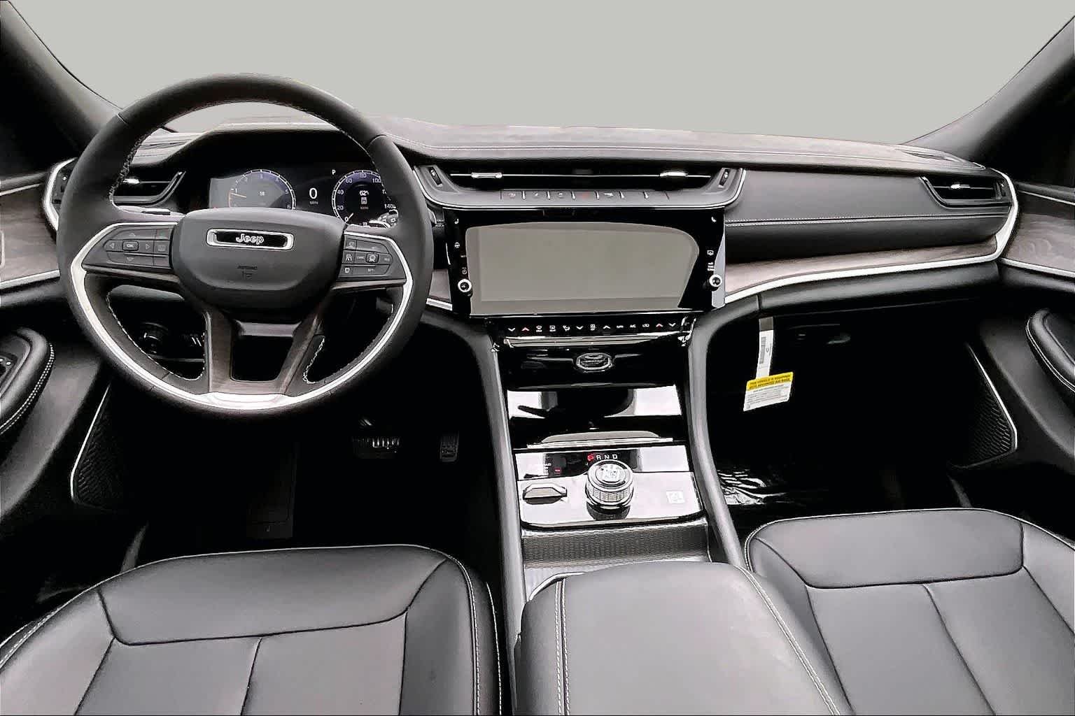 New 2026 Silver Zynith Exterior Paint Jeep Limited image 6