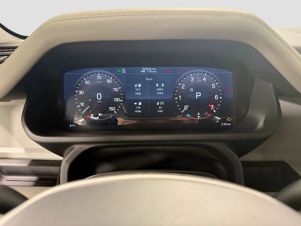 Used 2020 Tasman Blue Metallic Land Rover S image 13