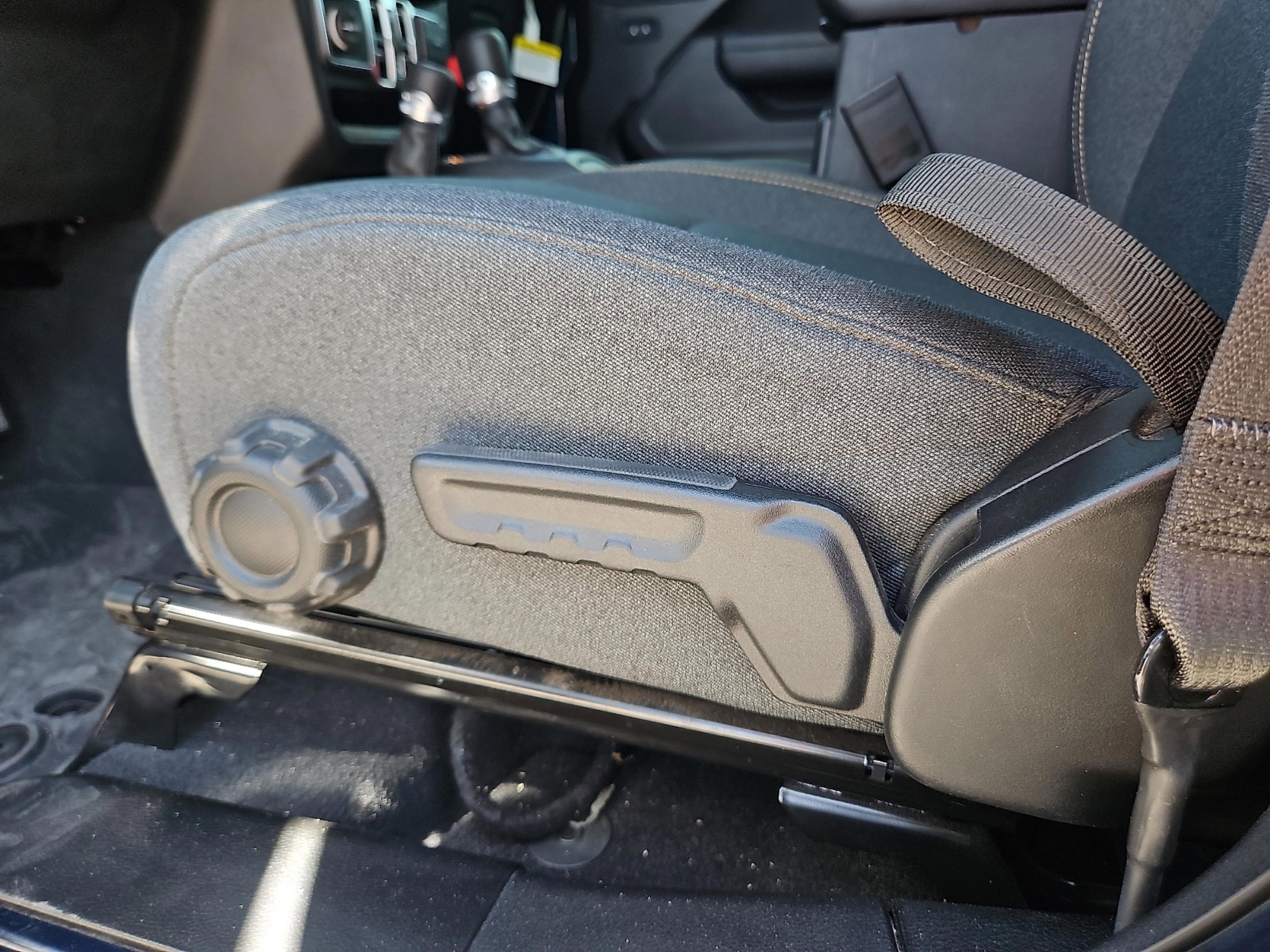 Used 2025 Fathom Blue Pearlcoat Jeep Sport S image 18