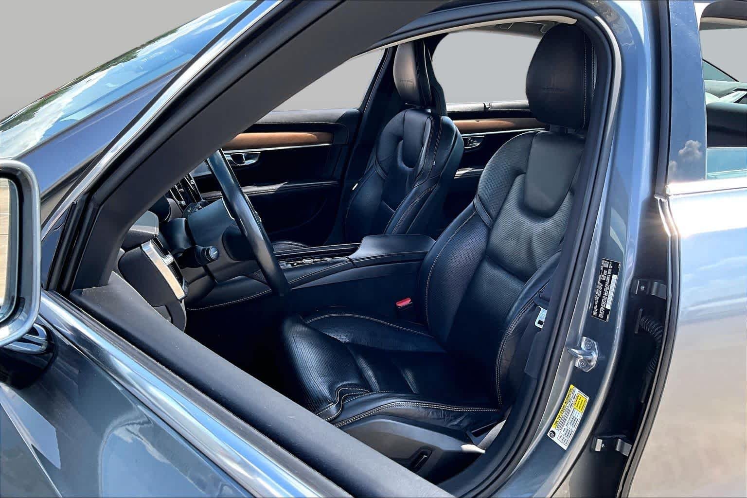 Used 2017 Osmium Grey Metallic Volvo Inscription image 7